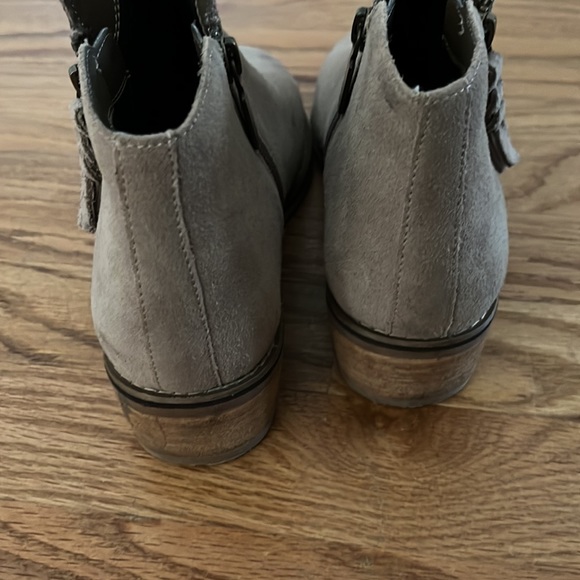 Very gently used BLONDO waterproof boots - Picture 7 of 11